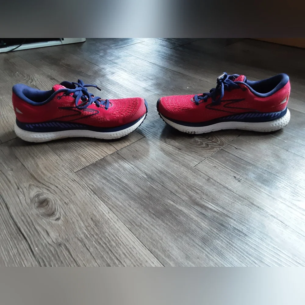 Women's Brooks size 7 glycerin 19 GTS running sneakers - Picture 4 of 5